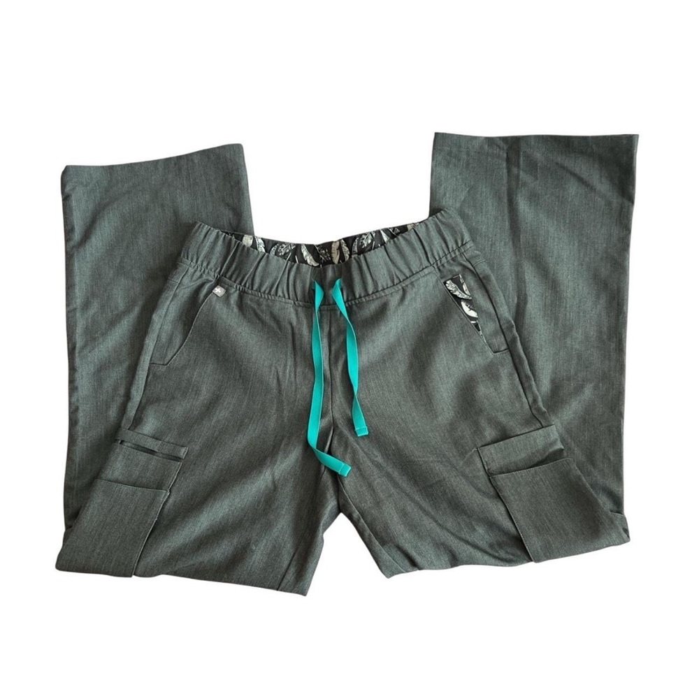 super cute figs cargo like scrub joggers 🤍